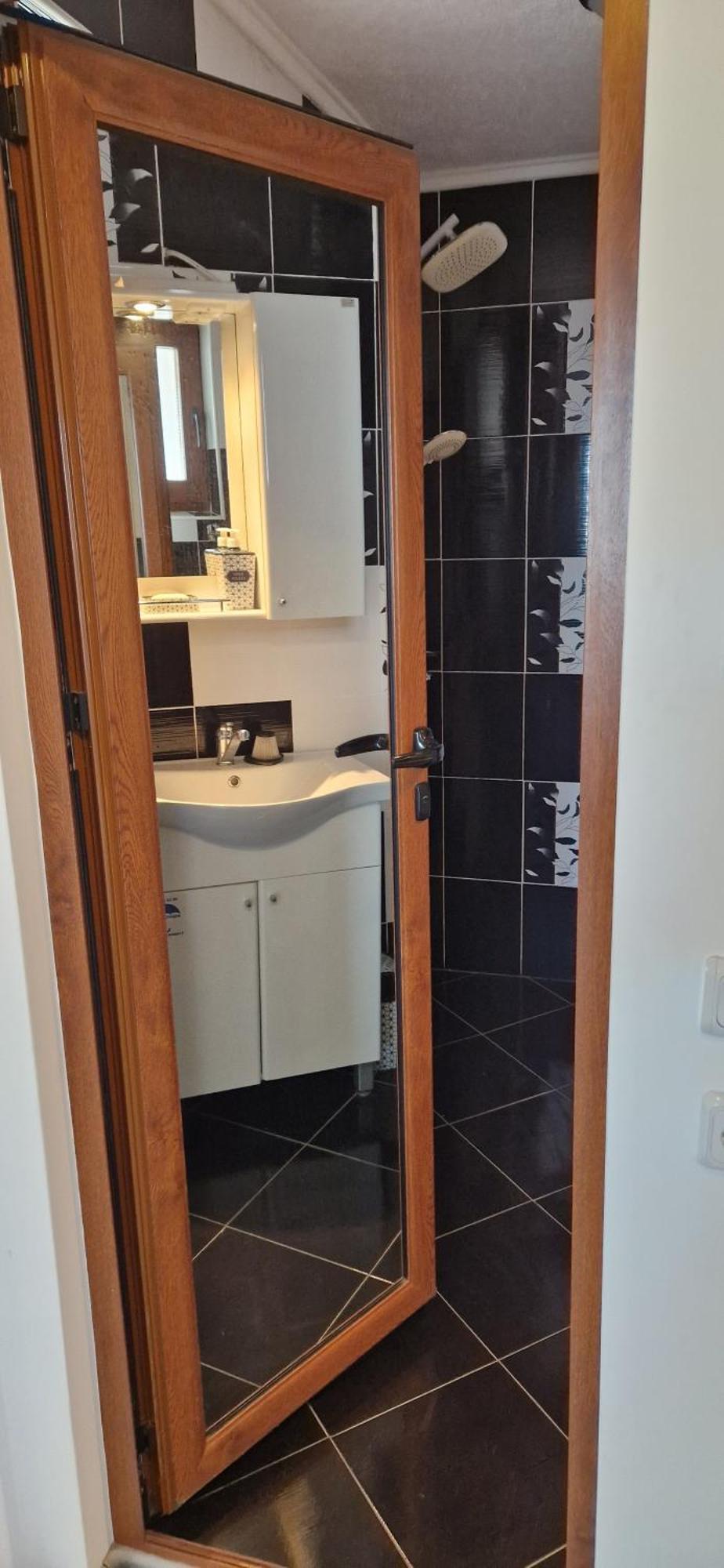 Black And White Apartment Карлово Екстериор снимка