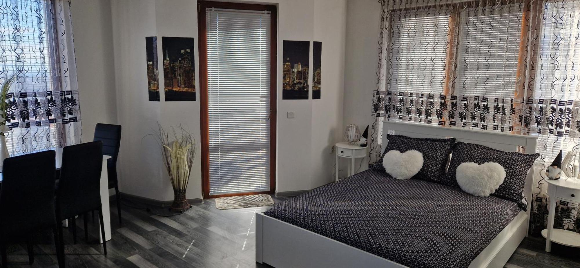 Black And White Apartment Карлово Екстериор снимка
